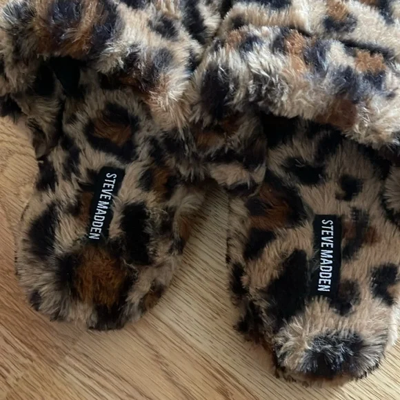 New without tag, Steve Madden Slippers. - Picture 4 of 4